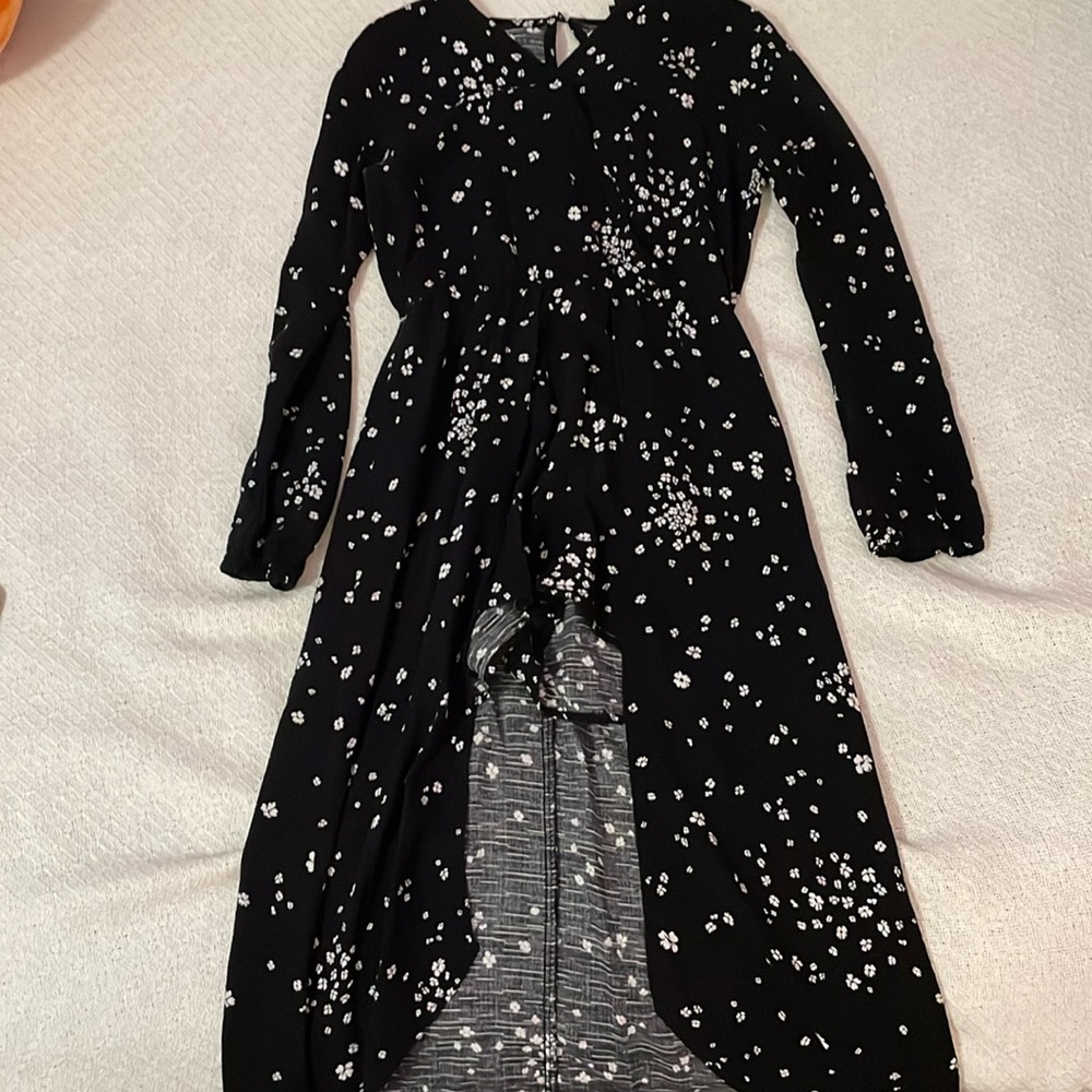cute black with white flower dress!
